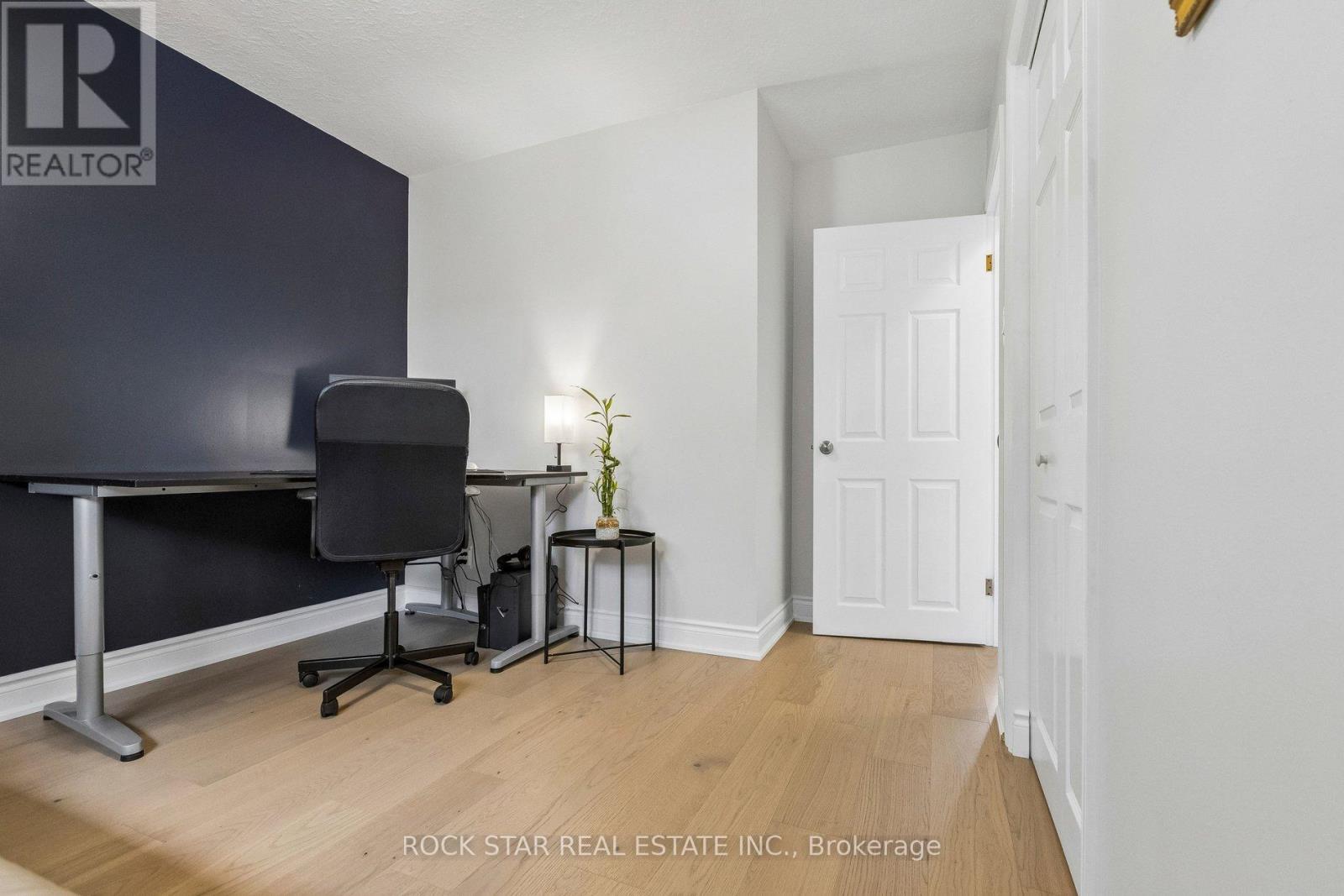 130 HUDSON CRESCENT - 19