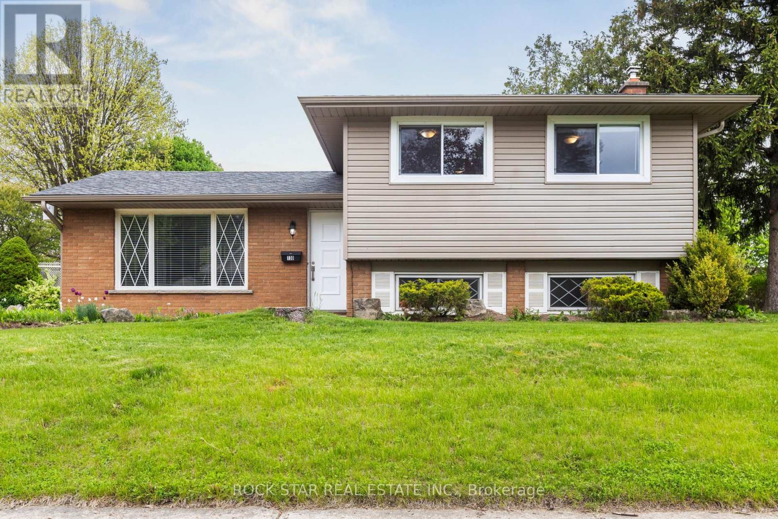 130 HUDSON CRESCENT - 2