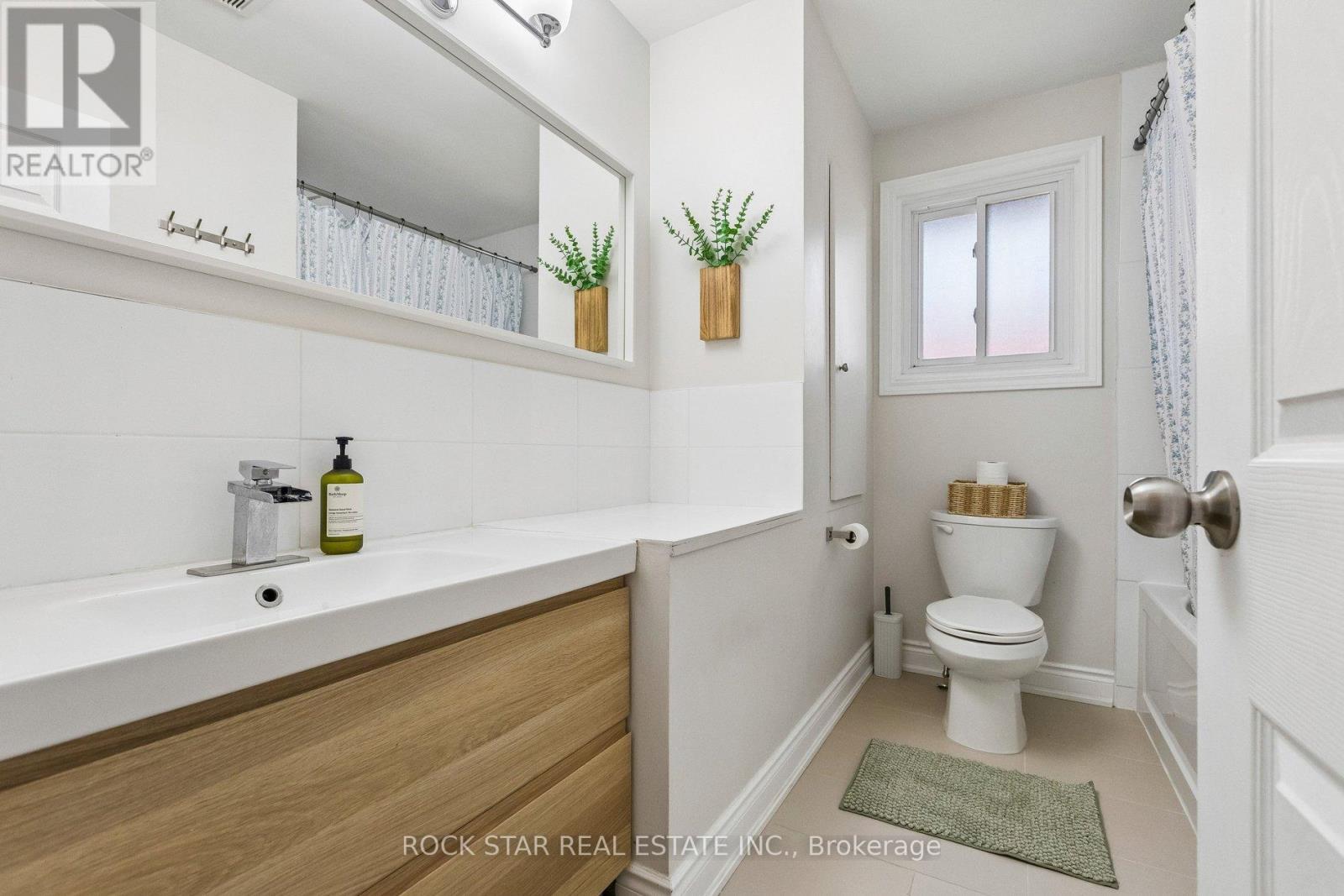 130 HUDSON CRESCENT - 21