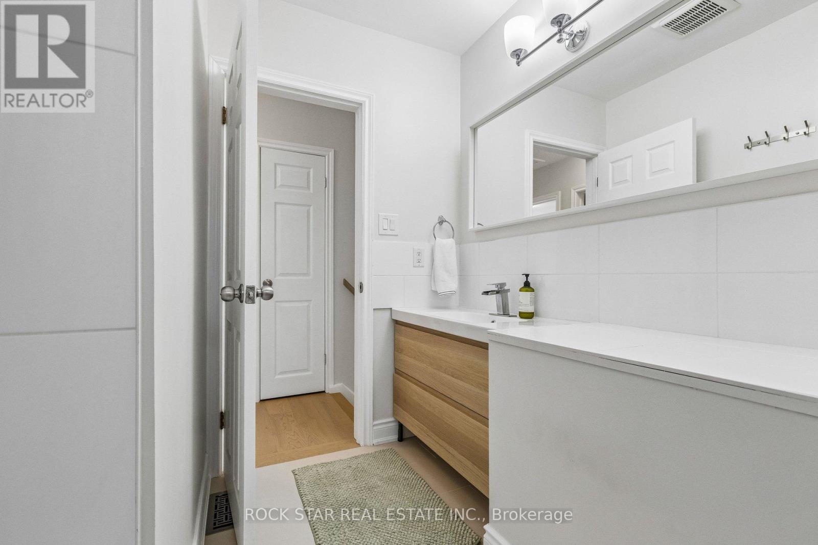 130 HUDSON CRESCENT - 22