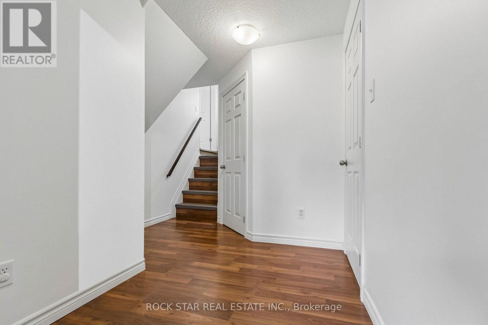 130 HUDSON CRESCENT - 24