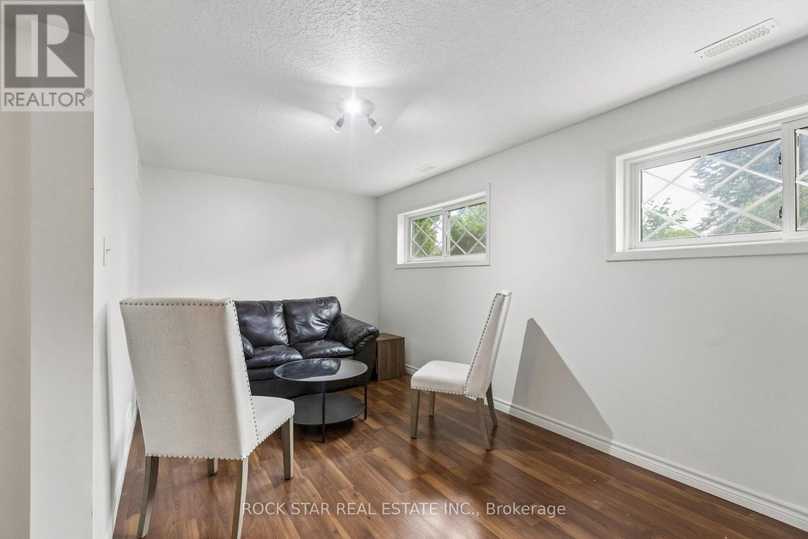 130 HUDSON CRESCENT - 25