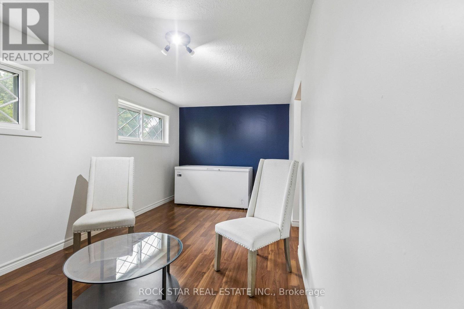 130 HUDSON CRESCENT - 27