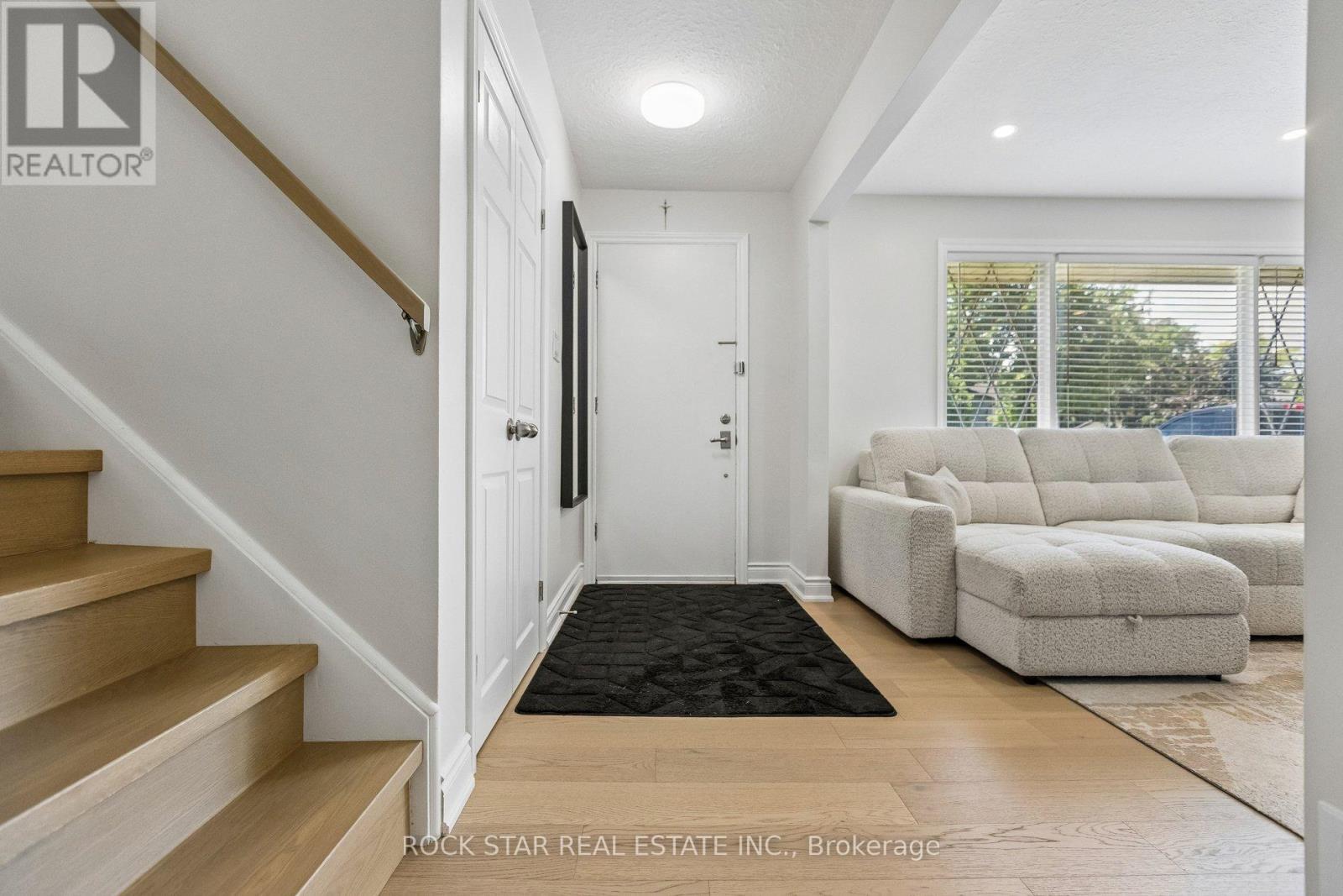 130 HUDSON CRESCENT - 3