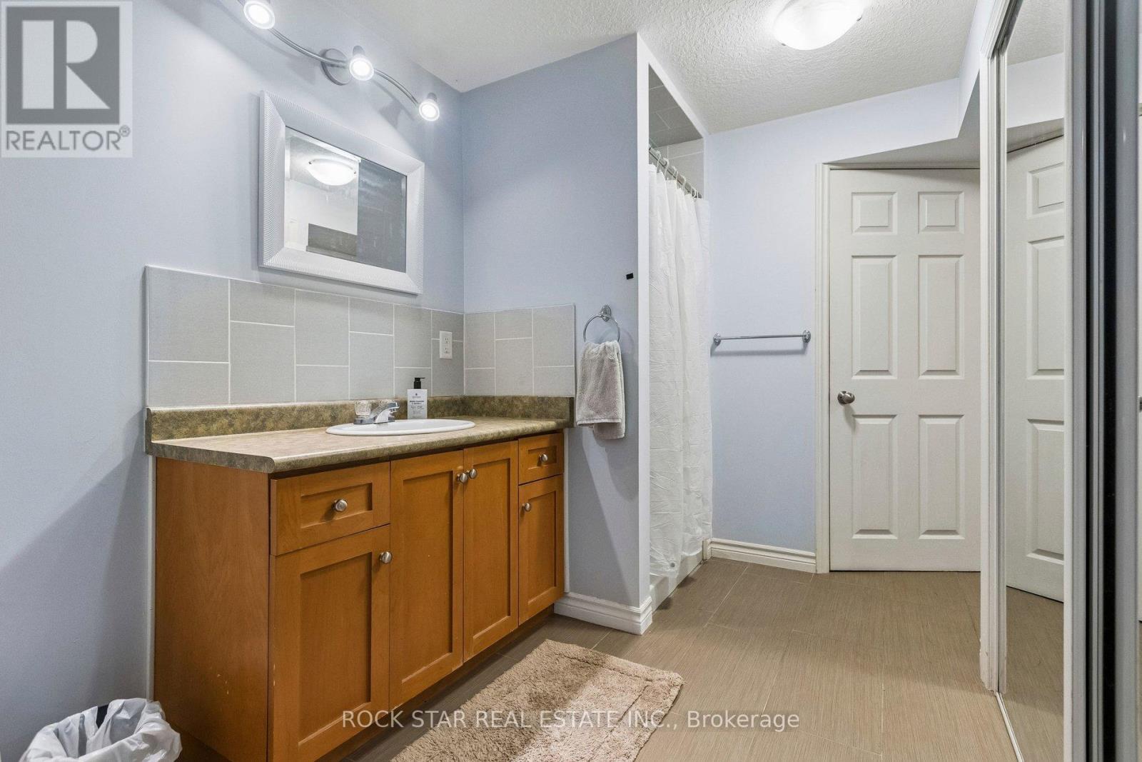 130 HUDSON CRESCENT - 30