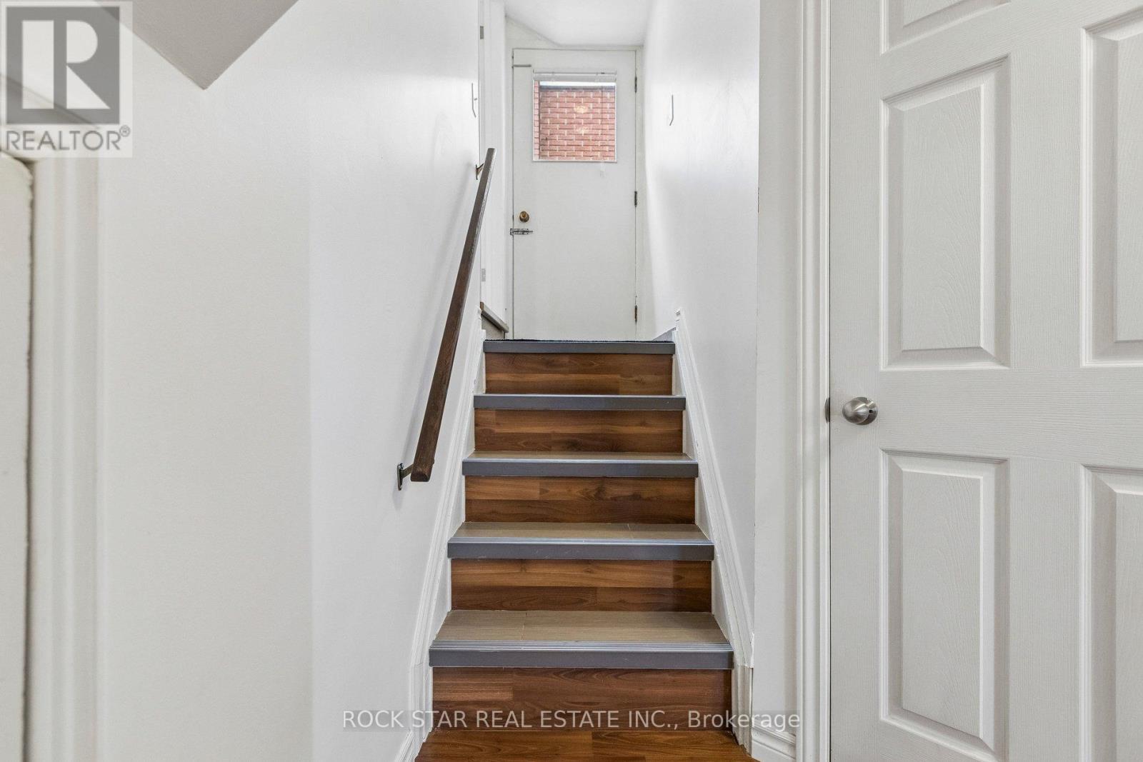 130 HUDSON CRESCENT - 32