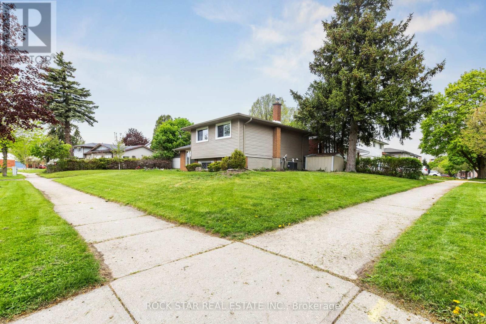130 HUDSON CRESCENT - 35