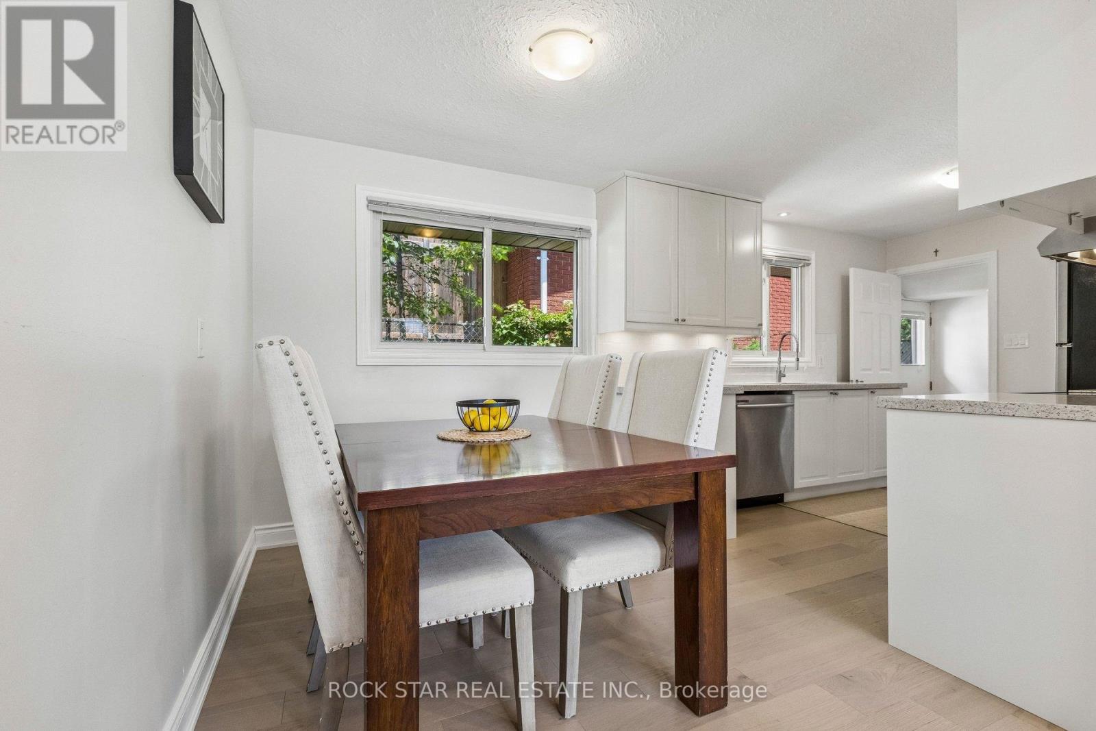 130 HUDSON CRESCENT - 8