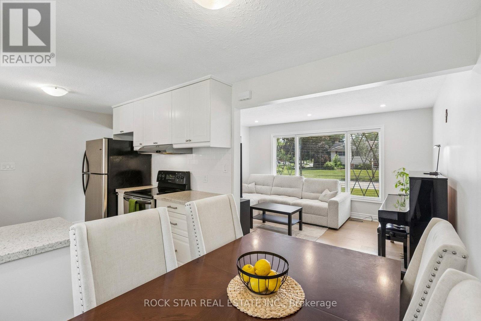 130 HUDSON CRESCENT - 9