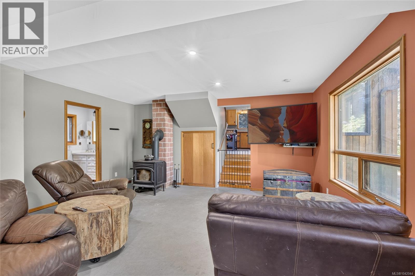 5749 Sea Terrace Rd, Courtenay