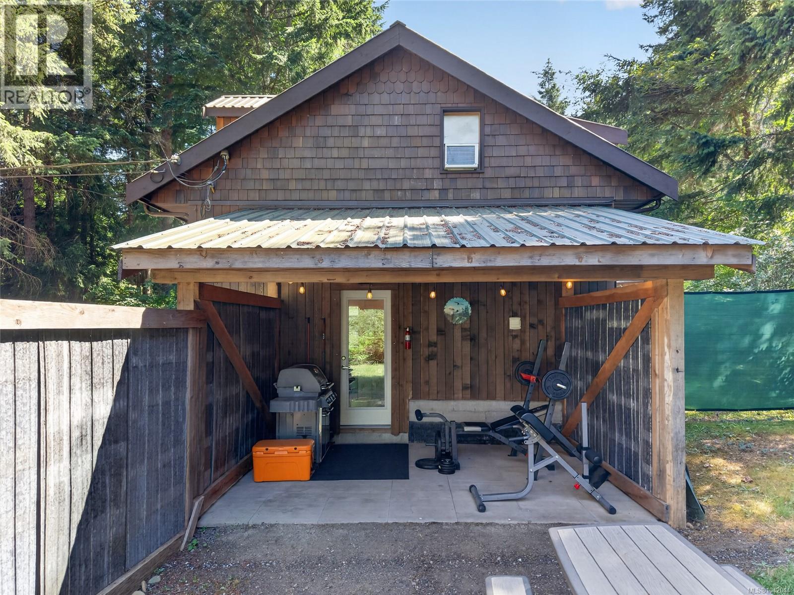 5749 Sea Terrace Rd, Courtenay