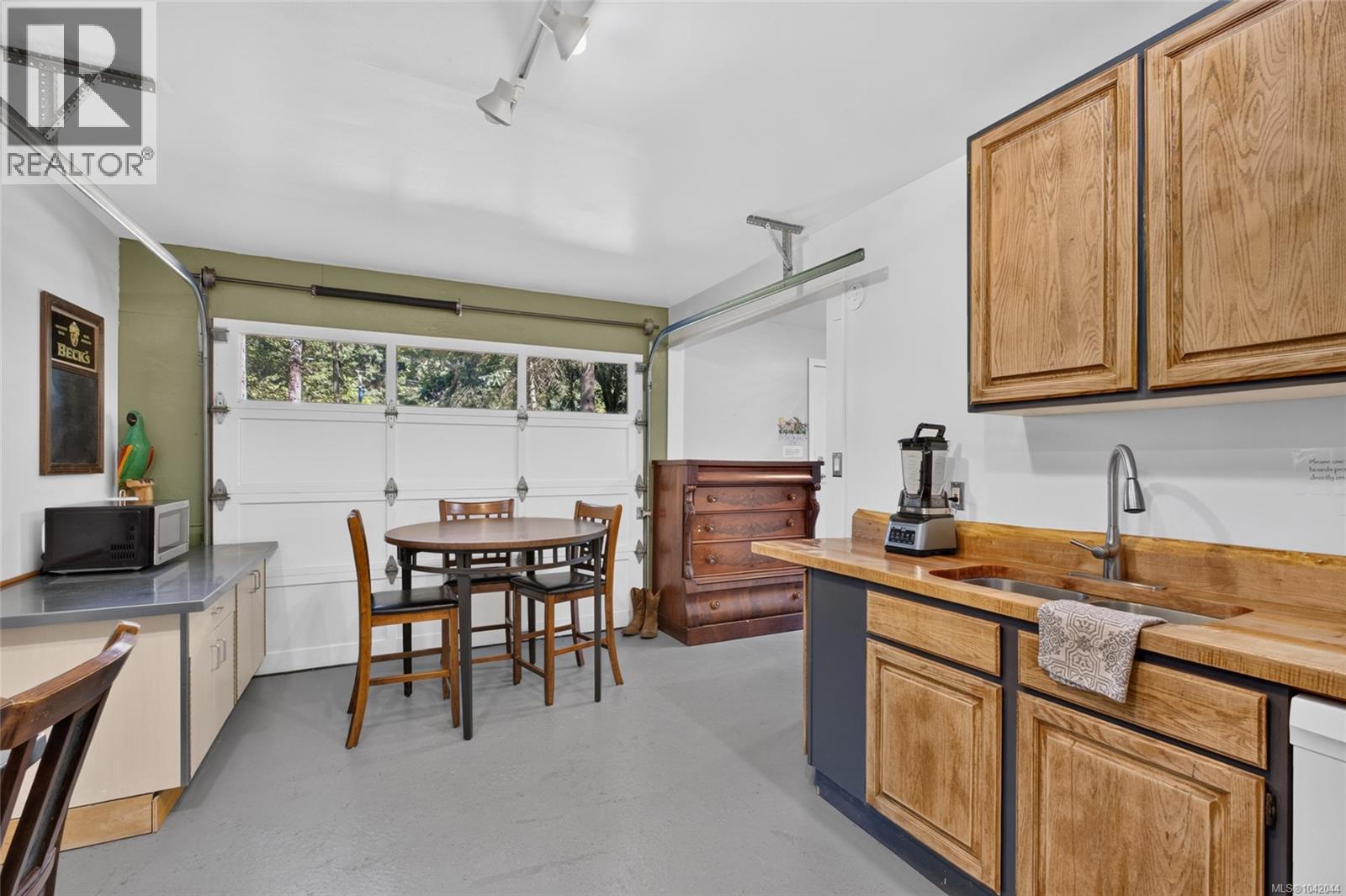 5749 Sea Terrace Rd, Courtenay