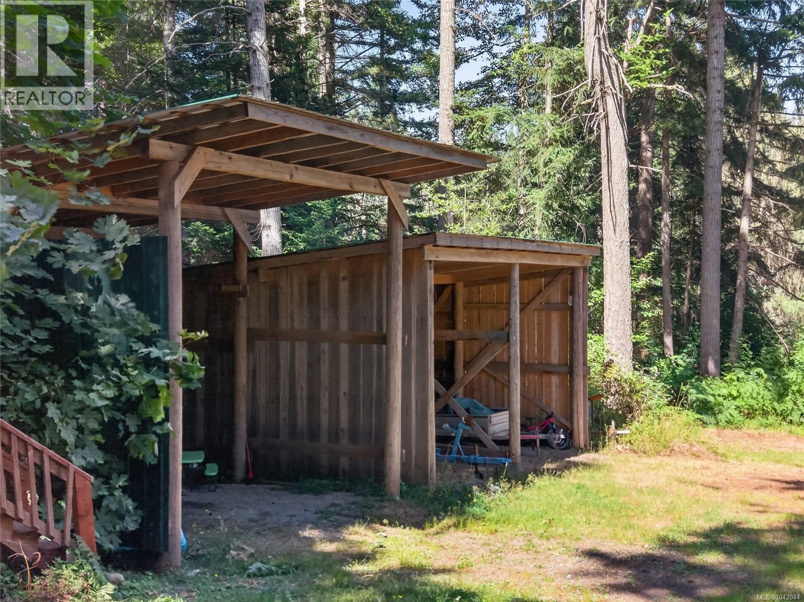 5749 Sea Terrace Rd, Courtenay
