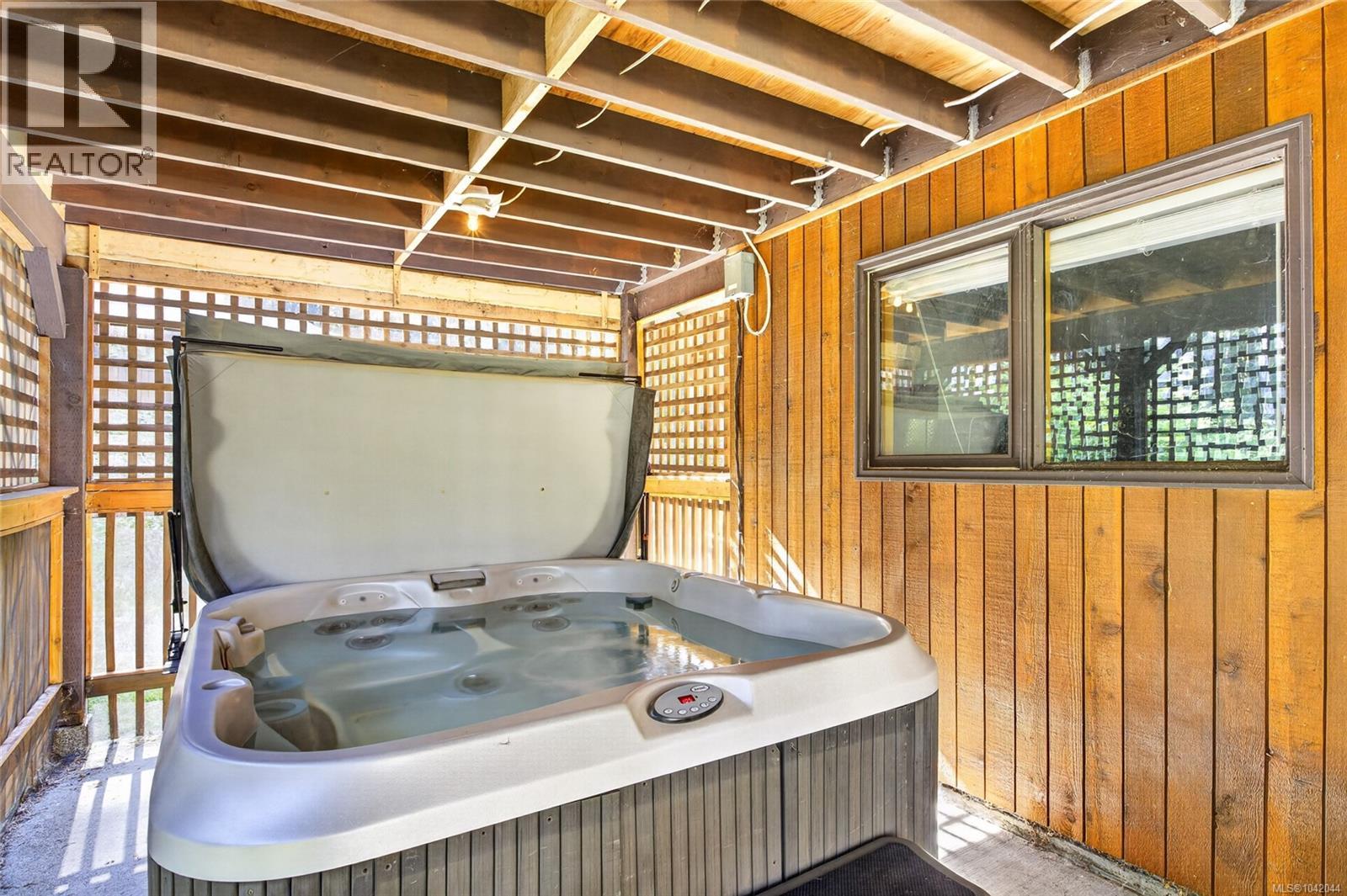 5749 Sea Terrace Rd, Courtenay