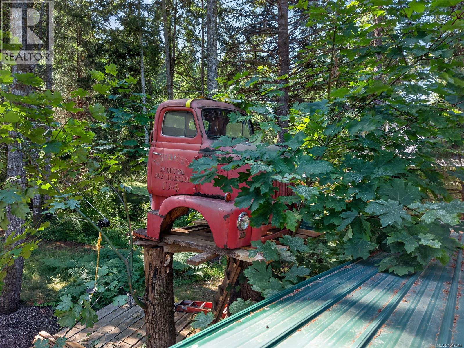 5749 Sea Terrace Rd, Courtenay