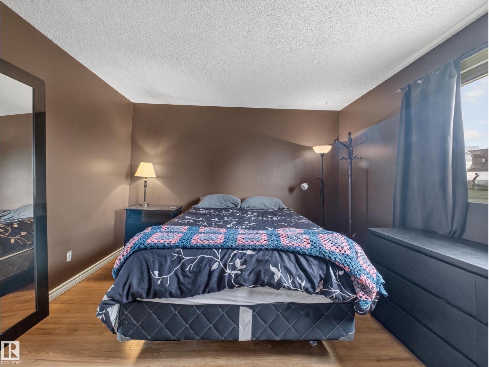 3503 42A AV NW - 28