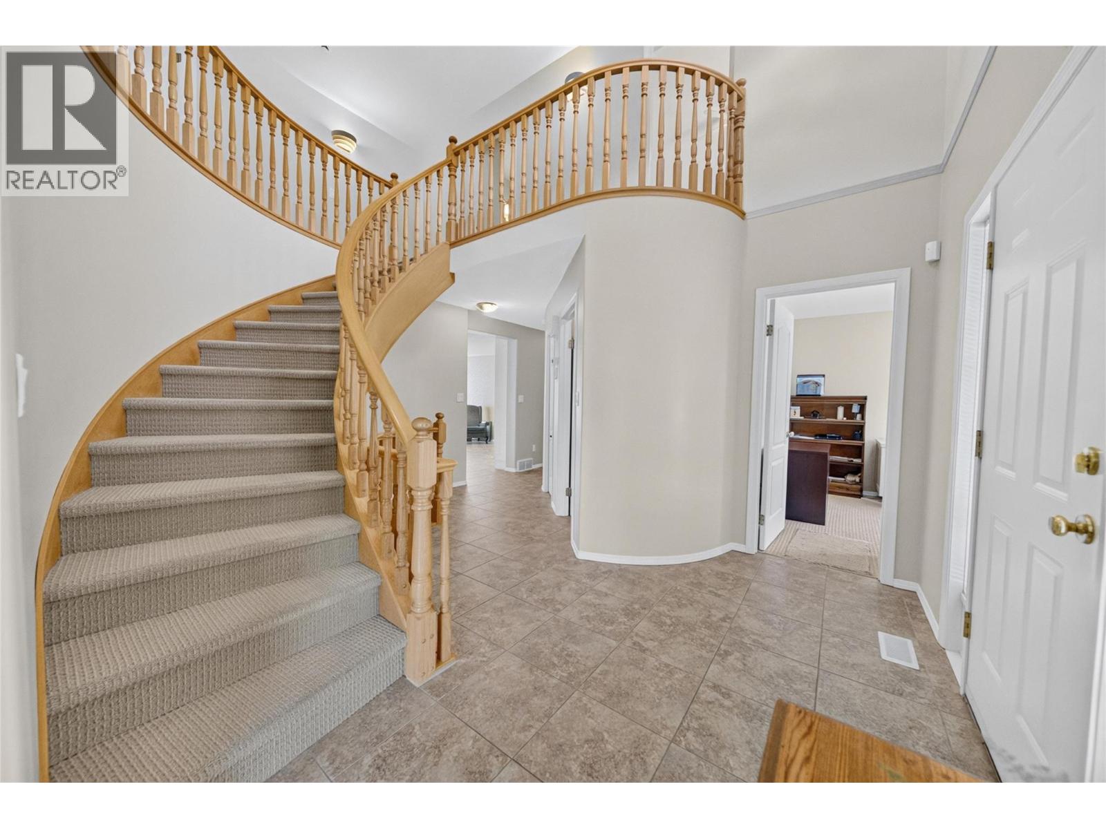 2916 Edgewood Drive, Cranbrook