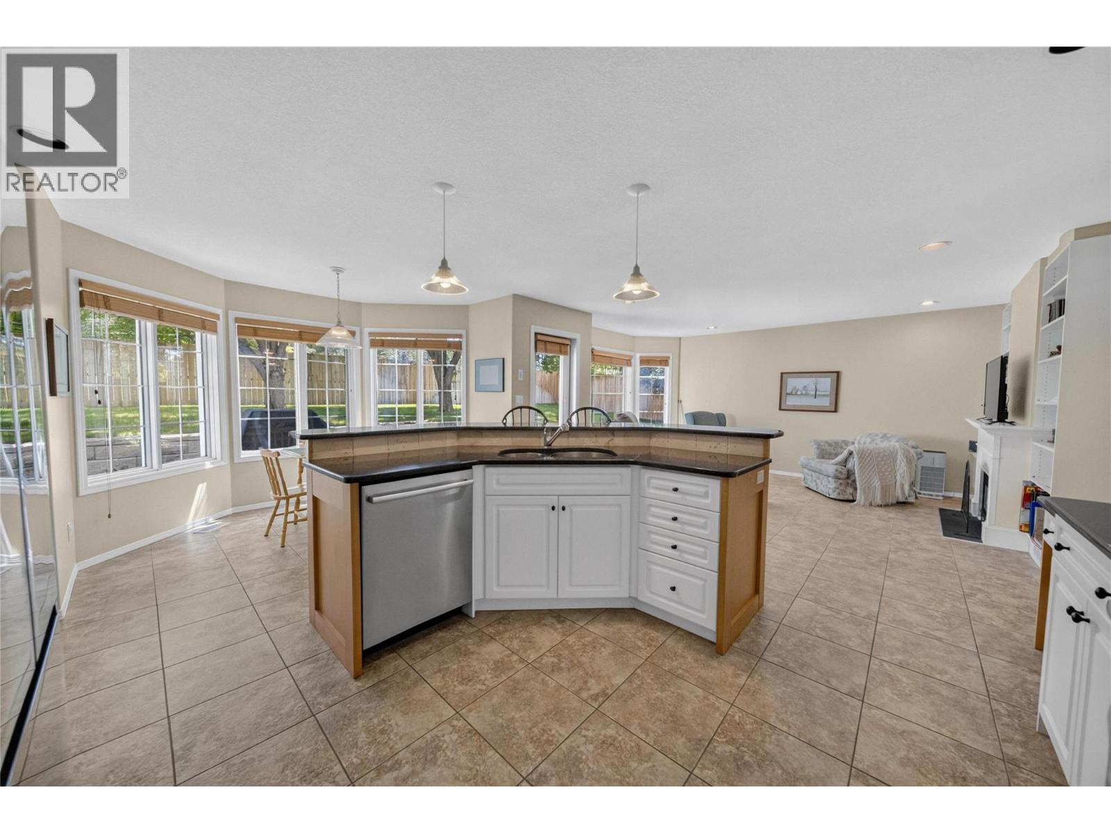 2916 Edgewood Drive, Cranbrook