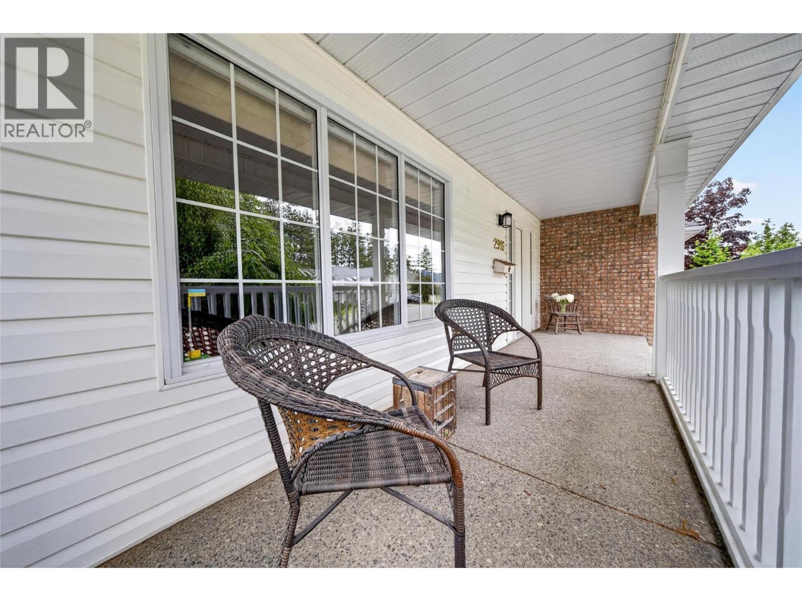 2916 Edgewood Drive, Cranbrook