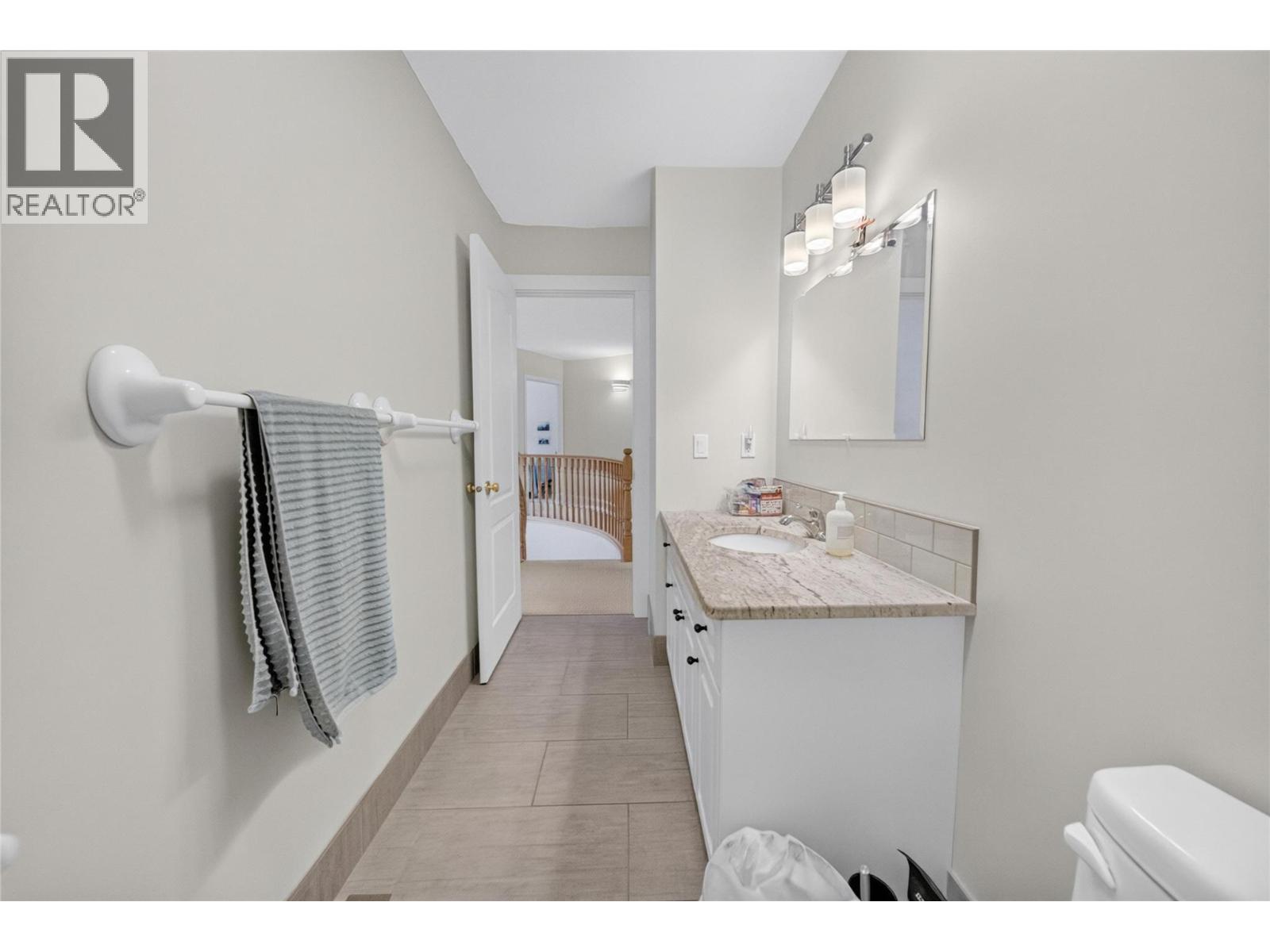 2916 Edgewood Drive, Cranbrook