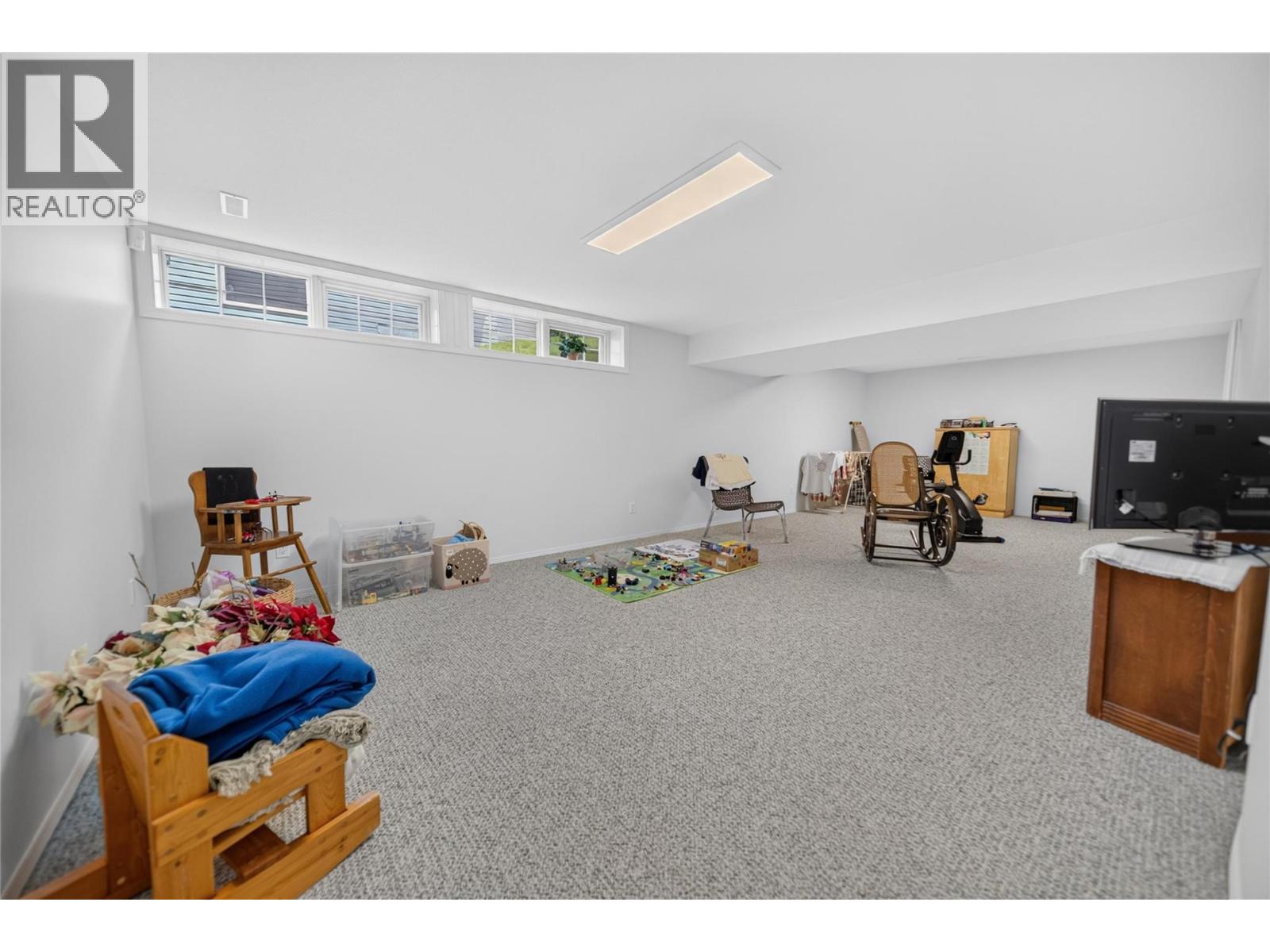 2916 Edgewood Drive, Cranbrook