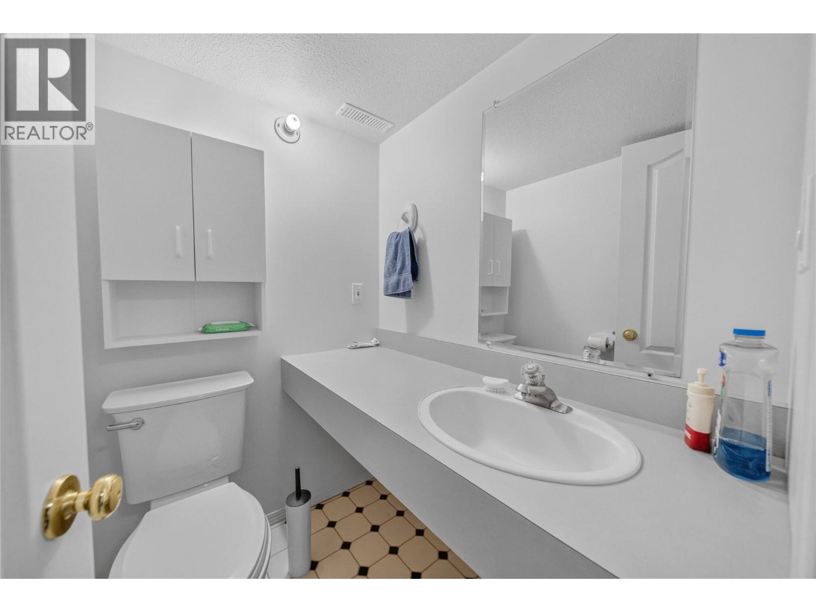2916 Edgewood Drive, Cranbrook