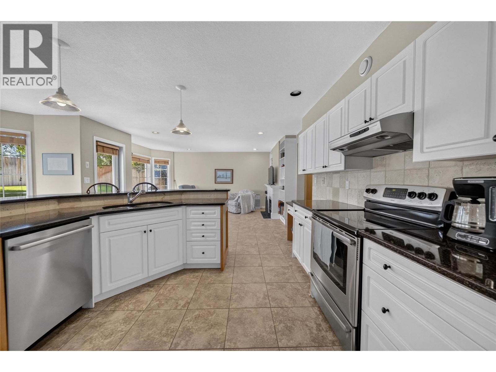 2916 Edgewood Drive, Cranbrook