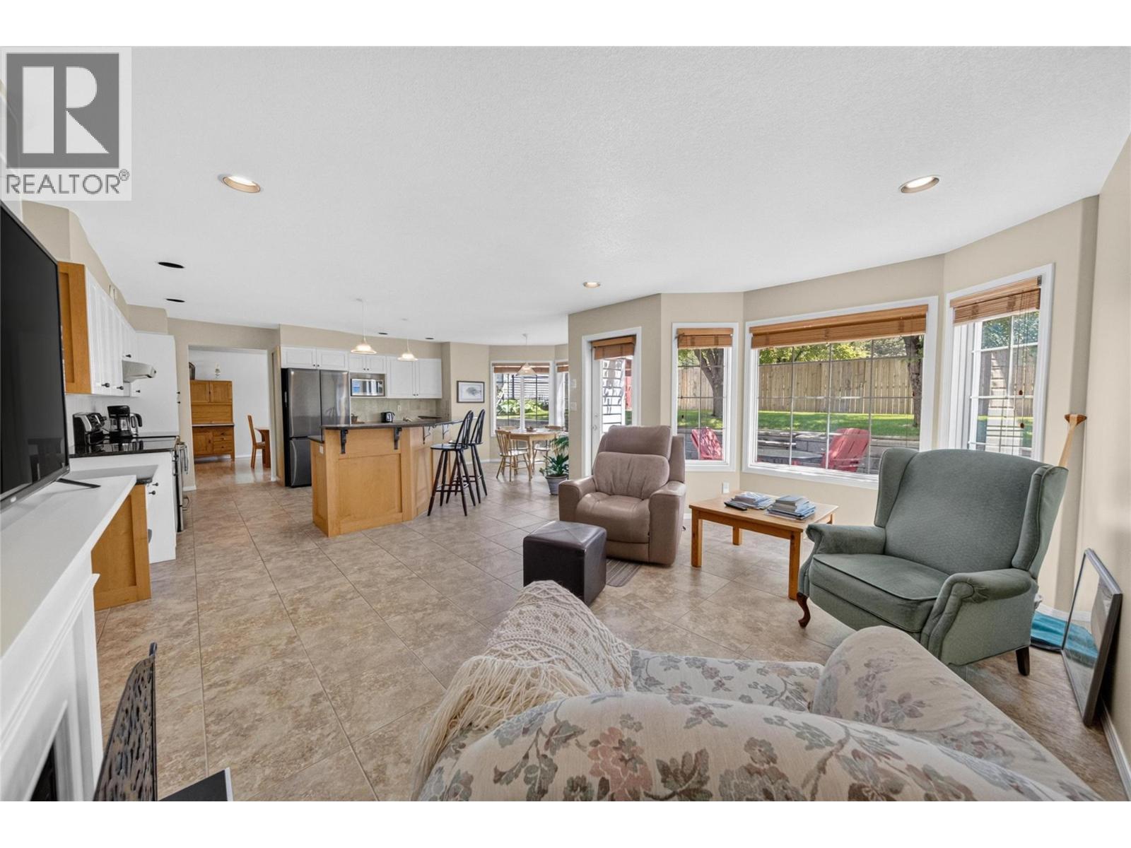 2916 Edgewood Drive, Cranbrook