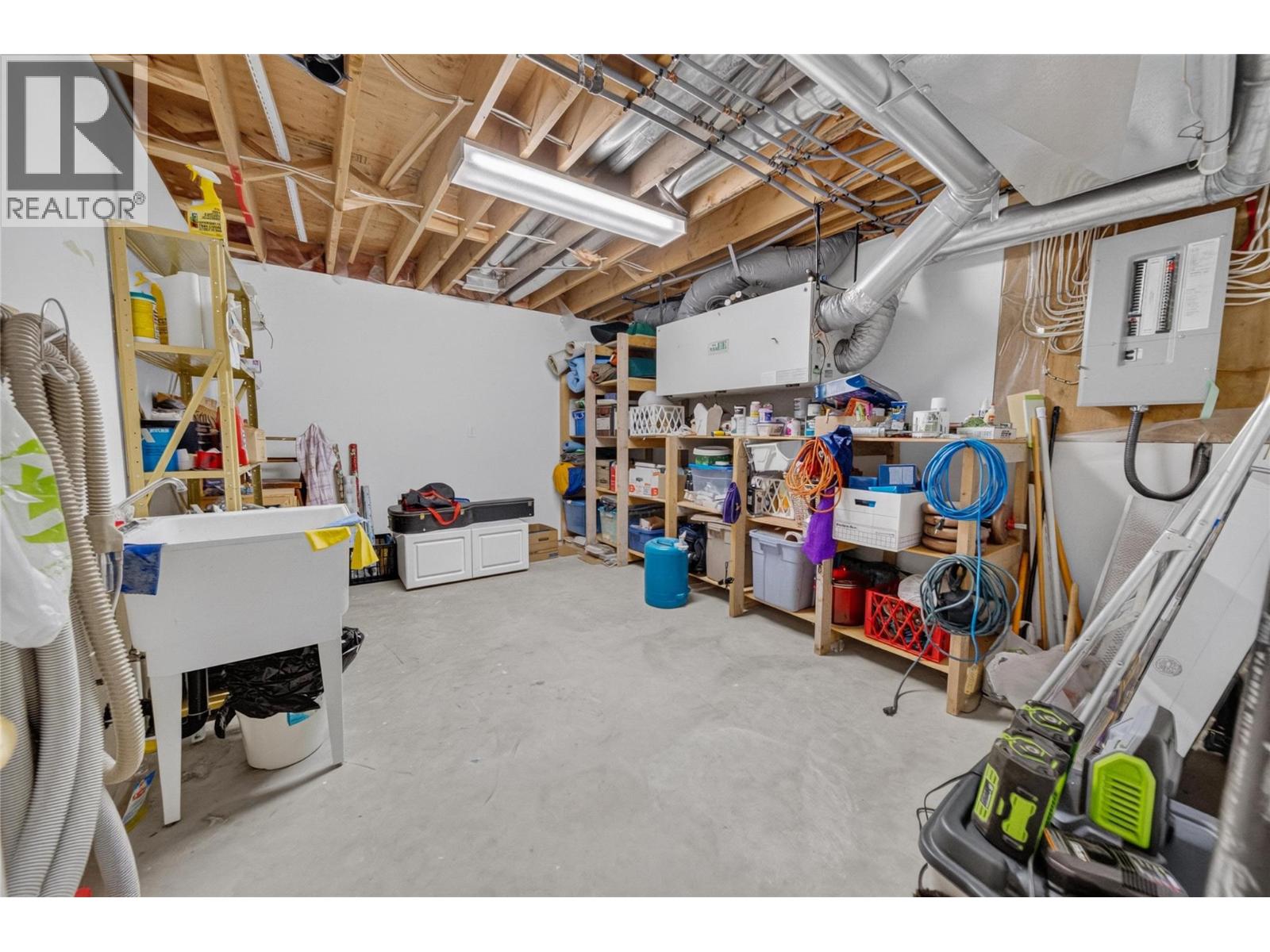 2916 Edgewood Drive, Cranbrook