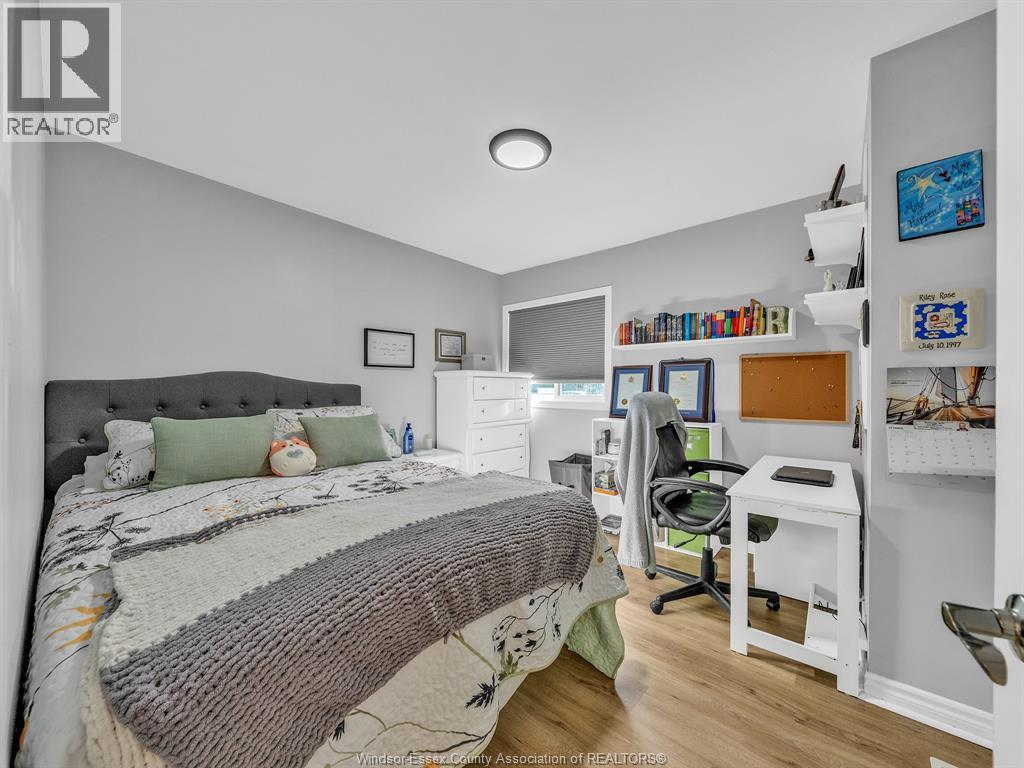 7 LONGBEACH DRIVE - 23