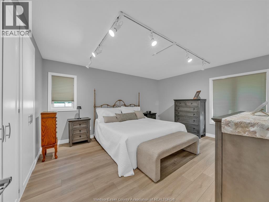 7 LONGBEACH DRIVE - 27