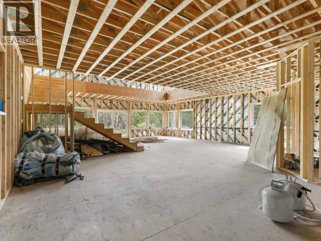 572 ROBINSON SUBDIVISION - Image 12