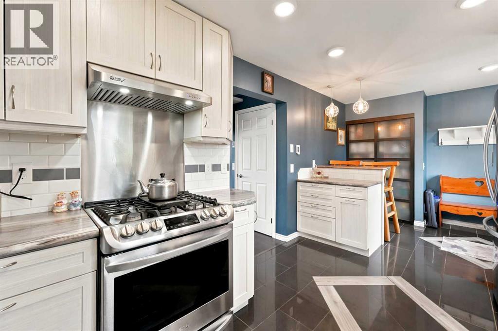 4707 44 Street - 9