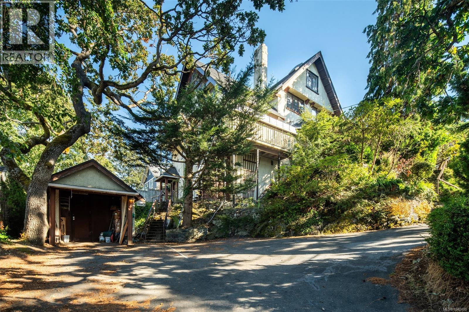 1043/1045 Belmont Ave - 1