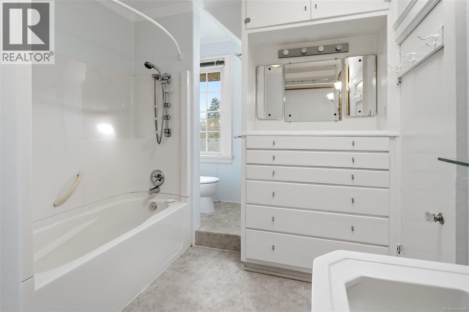 1043/1045 Belmont Ave - 20