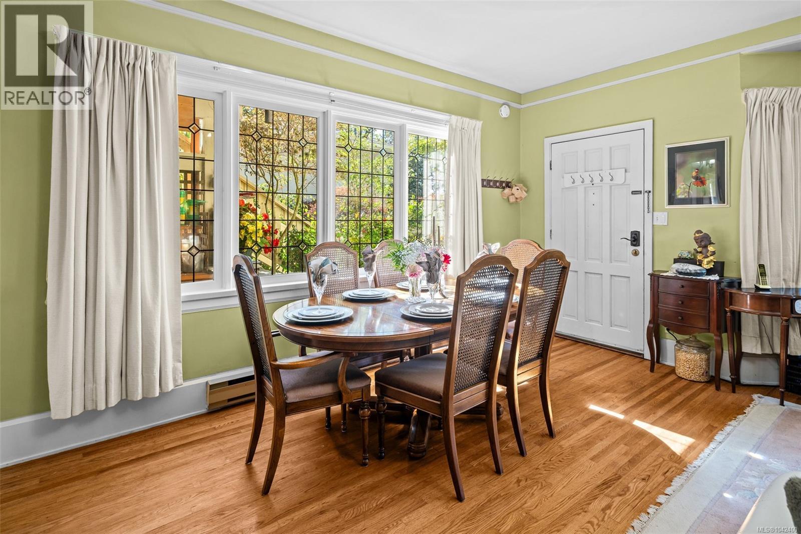 1043/1045 Belmont Ave - 9