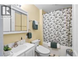Bathroom - 1043/1045 Belmont Ave, Victoria, BC V8S3T4 Photo 12