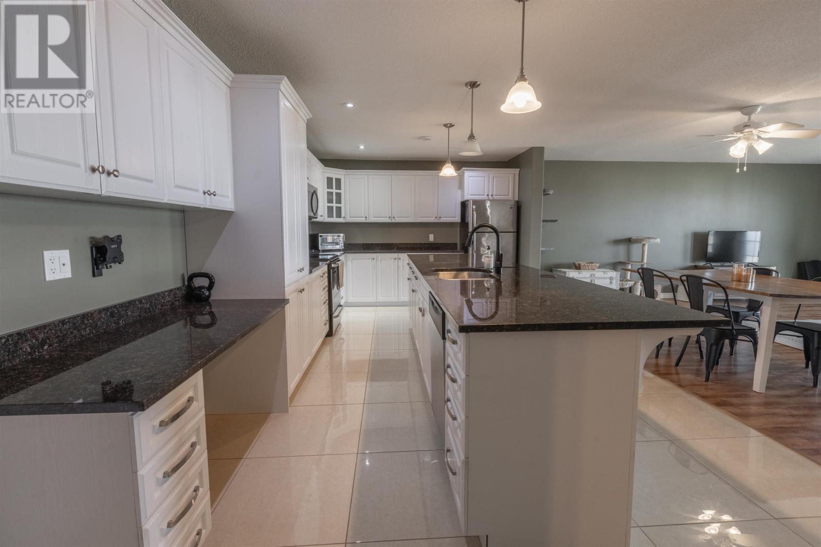 ##301 516 MACEWEN Road - 10