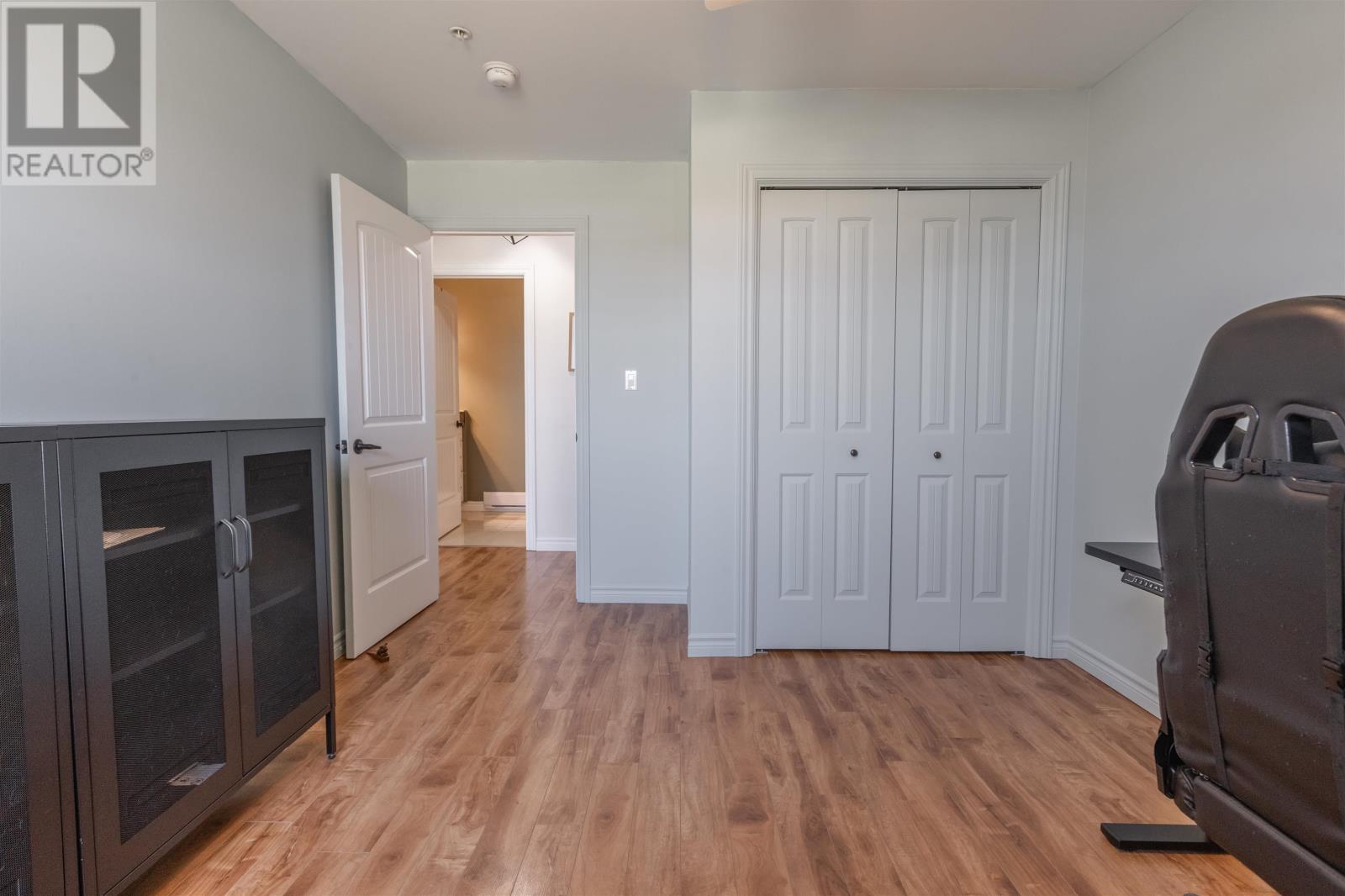 ##301 516 MACEWEN Road - 19