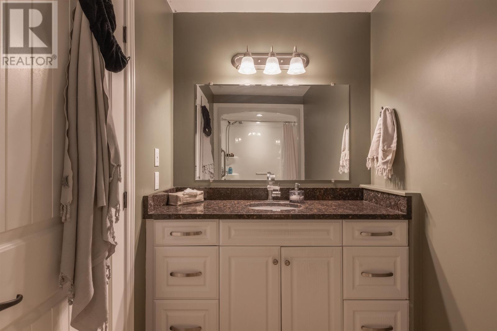 ##301 516 MACEWEN Road - 18