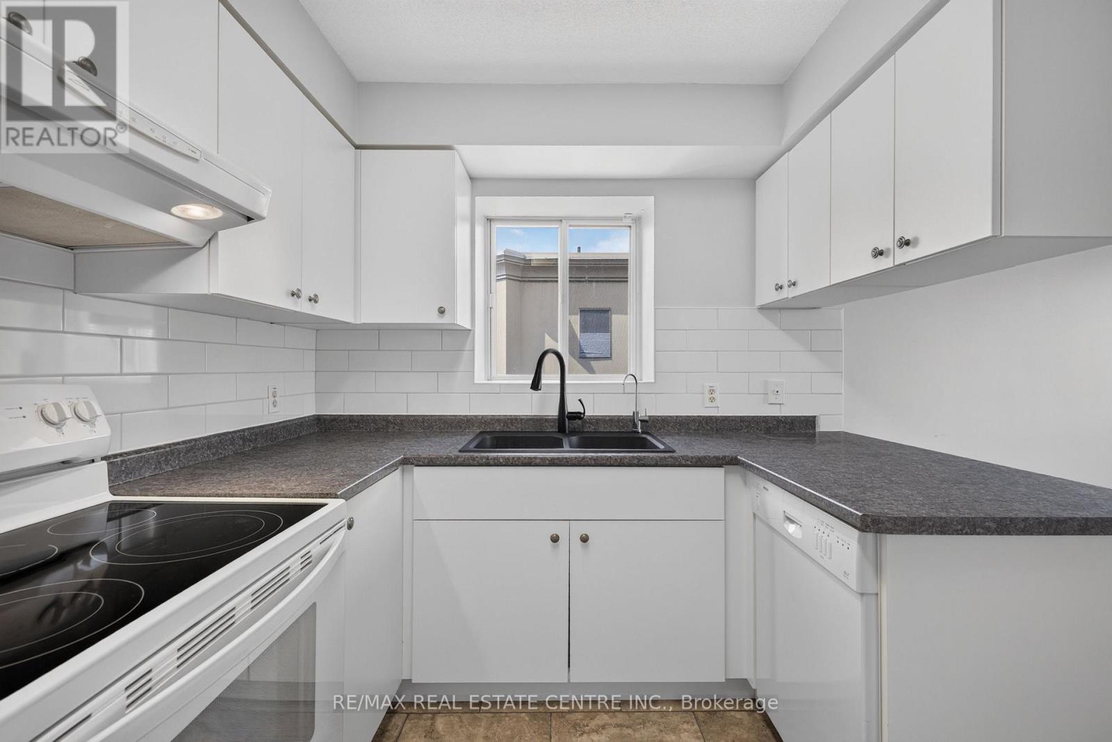#602 281 BRISTOL STREET - 16