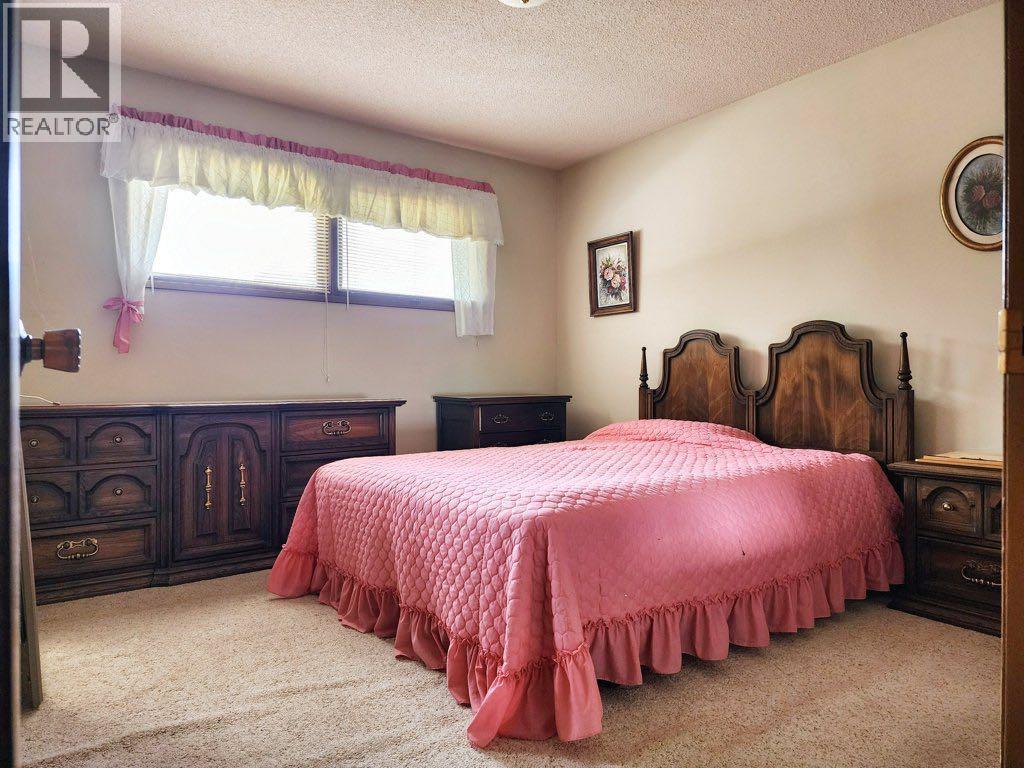1818 Lakeside Road S - 9