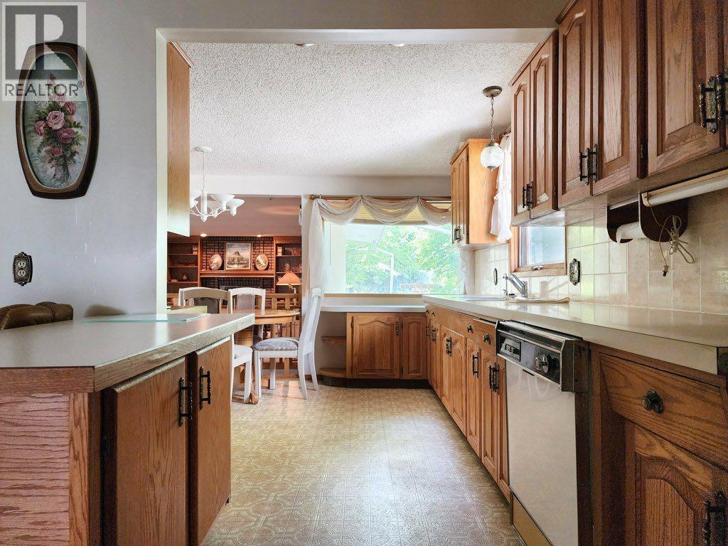 1818 Lakeside Road S - 10