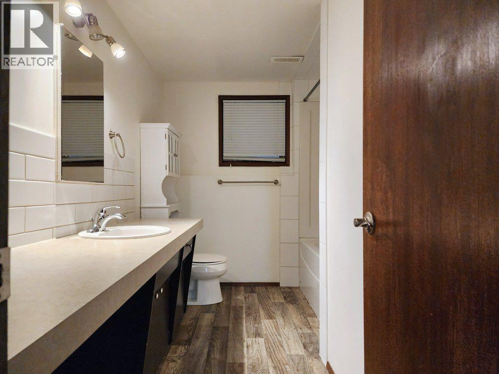 1818 Lakeside Road S - 24