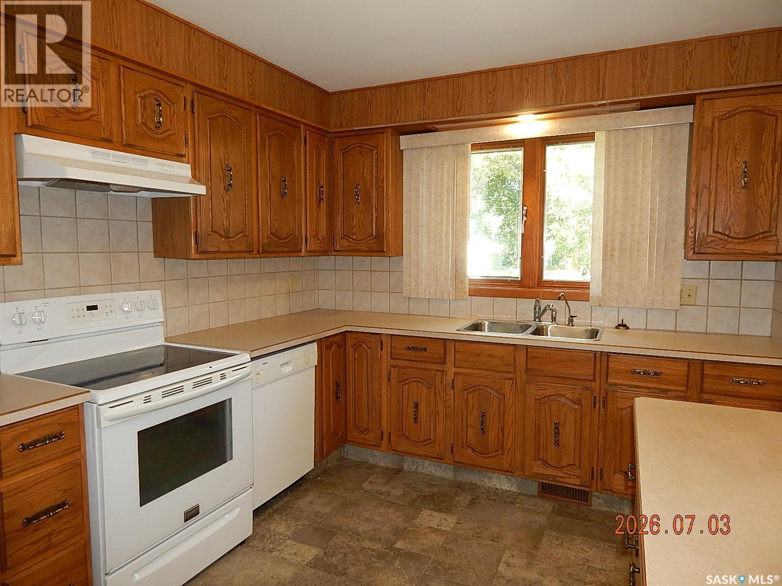 710 3RD STREET E - 7