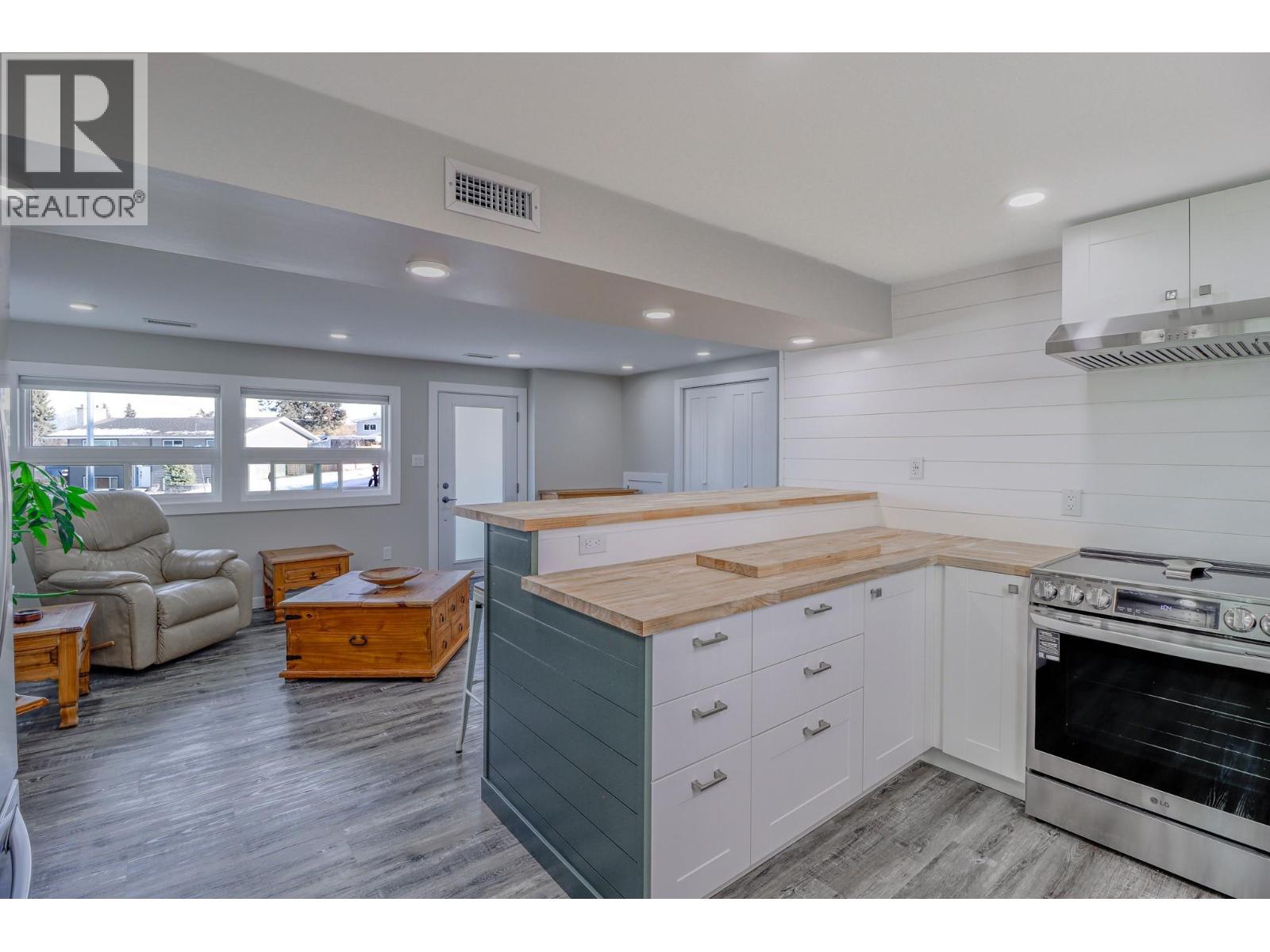 1405 2A Avenue S - 27