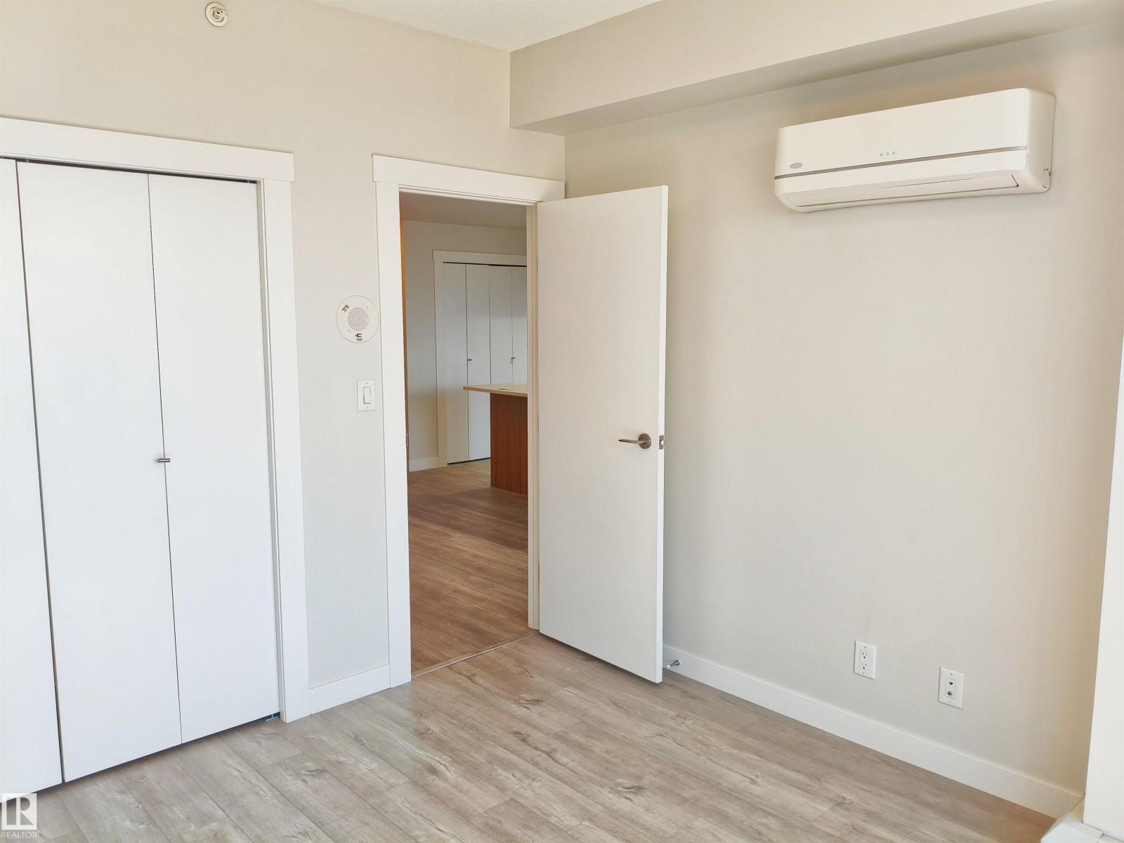 #2505 10410 102 AV NW - 31