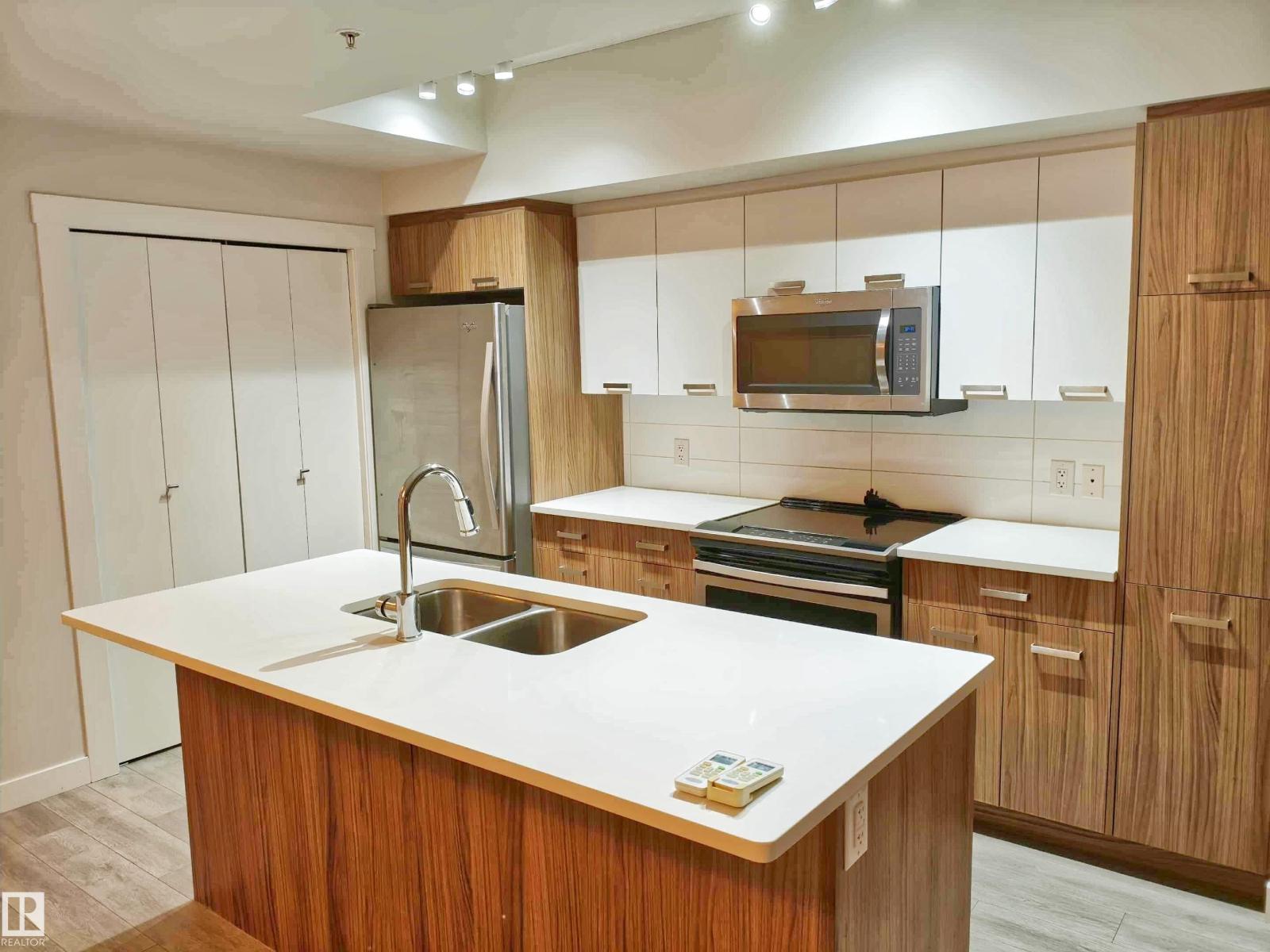 #2505 10410 102 AV NW - 18