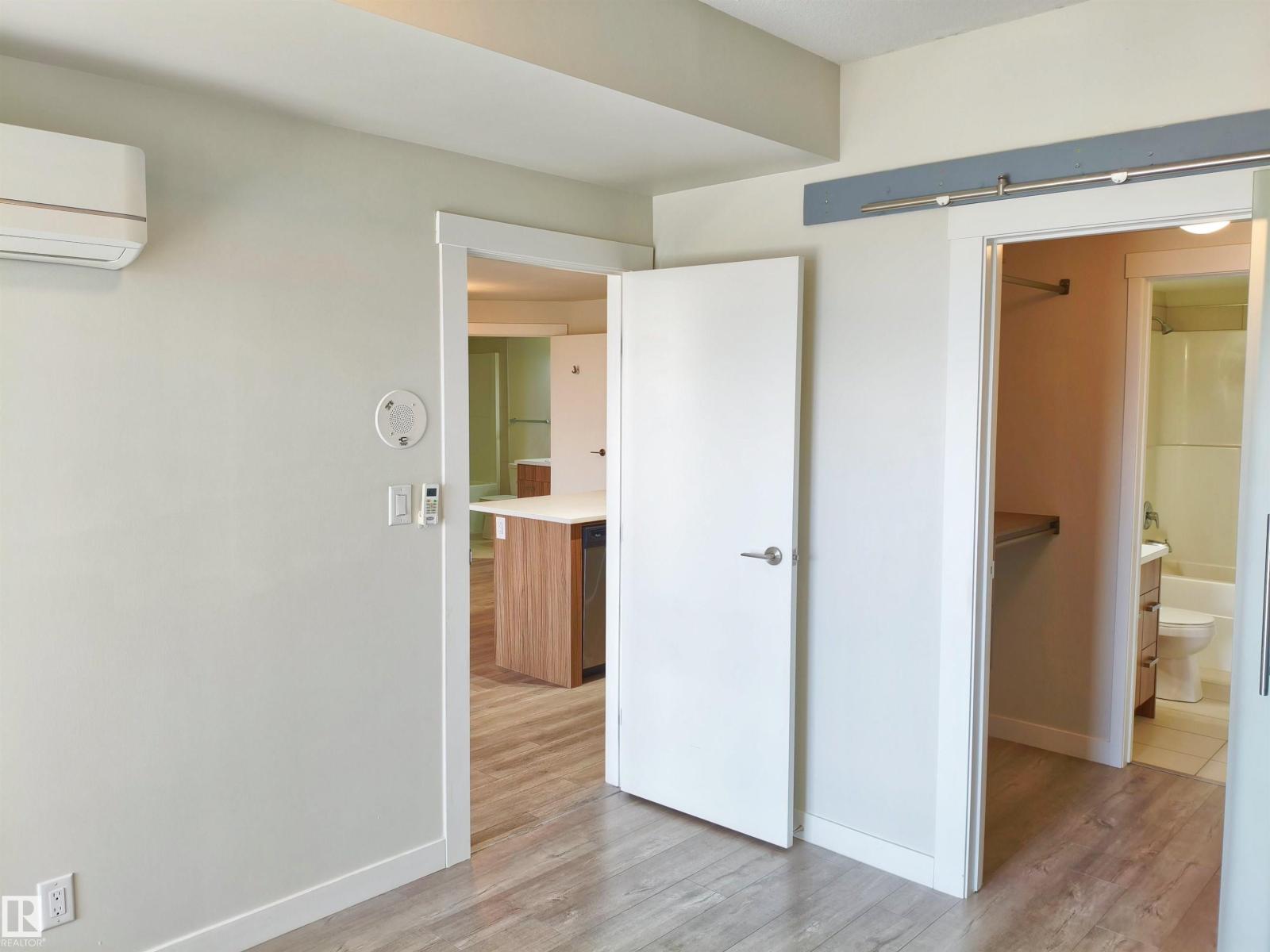 #2505 10410 102 AV NW - 29