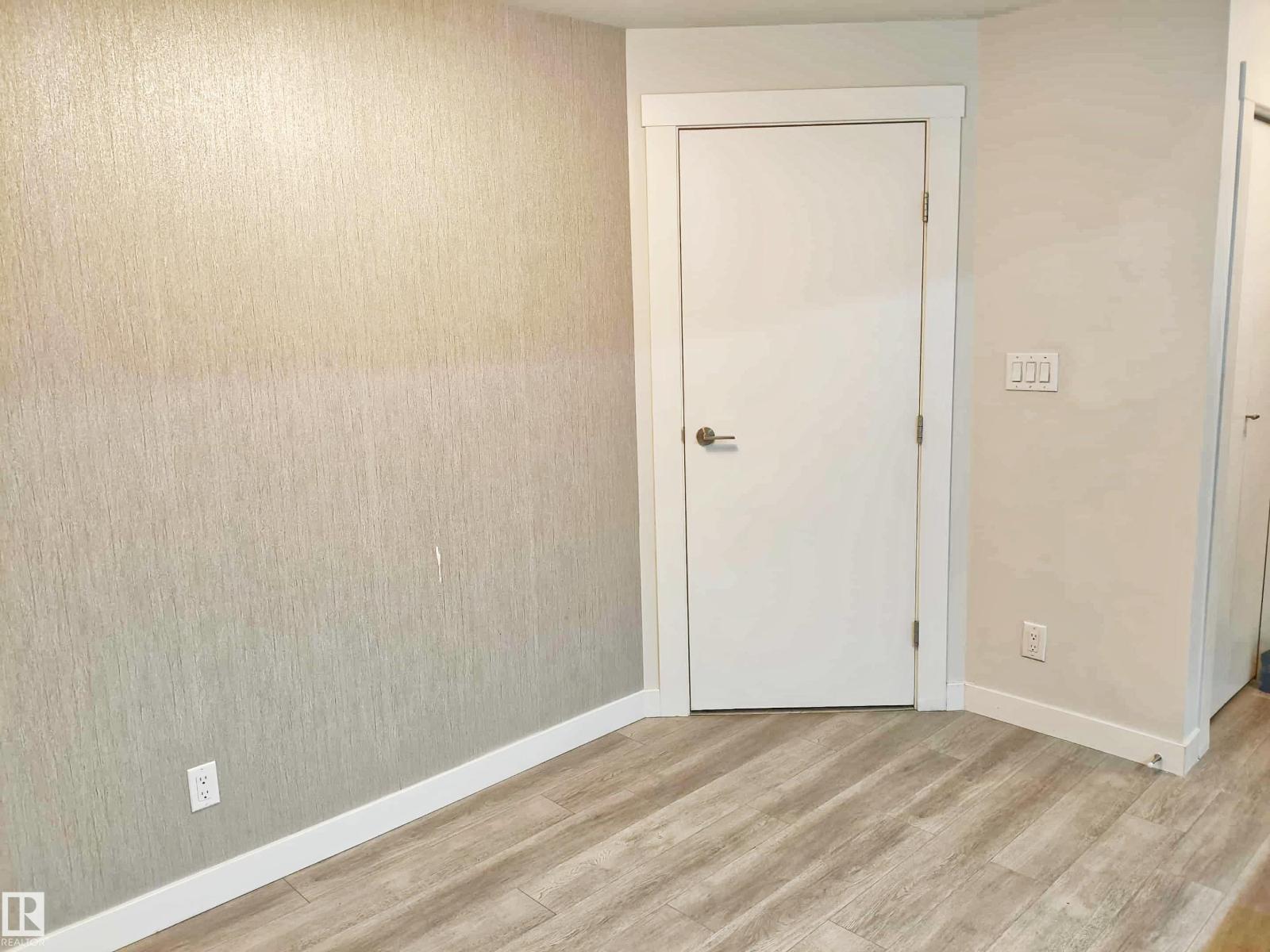 #2505 10410 102 AV NW - 28
